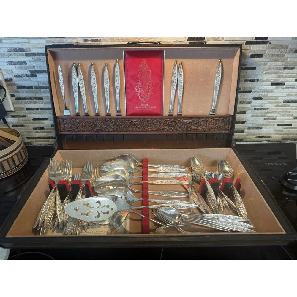91 Pc 1847 Rogers Bros Silverplate Flatware Set Chest Vintage